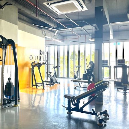 Compass One Building - Luxury Apartments Ap Phu Tho Экстерьер фото