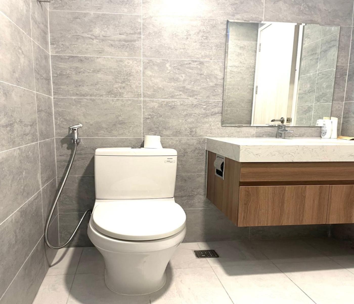 Compass One Building - Luxury Apartments Ap Phu Tho Экстерьер фото